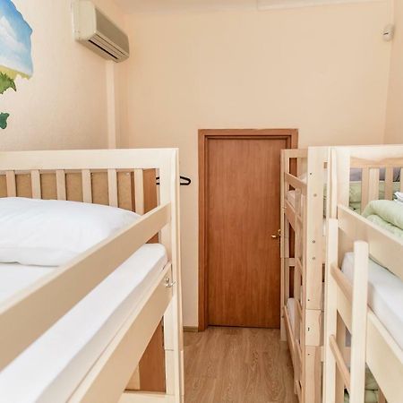 קייב Globus Lipki Hostel מראה חיצוני תמונה