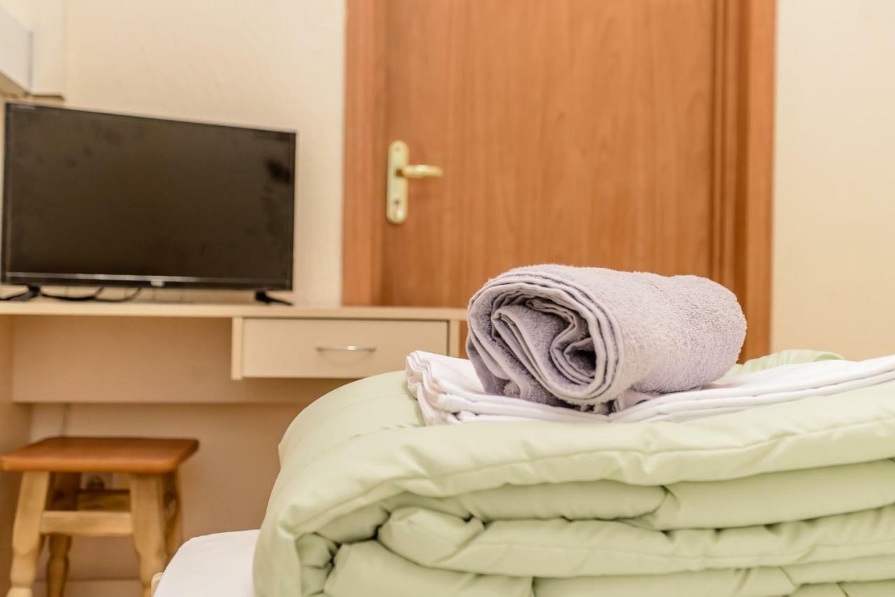 קייב Globus Lipki Hostel מראה חיצוני תמונה