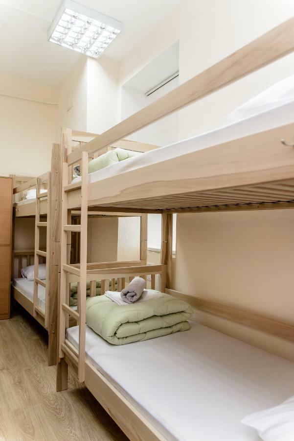 קייב Globus Lipki Hostel מראה חיצוני תמונה