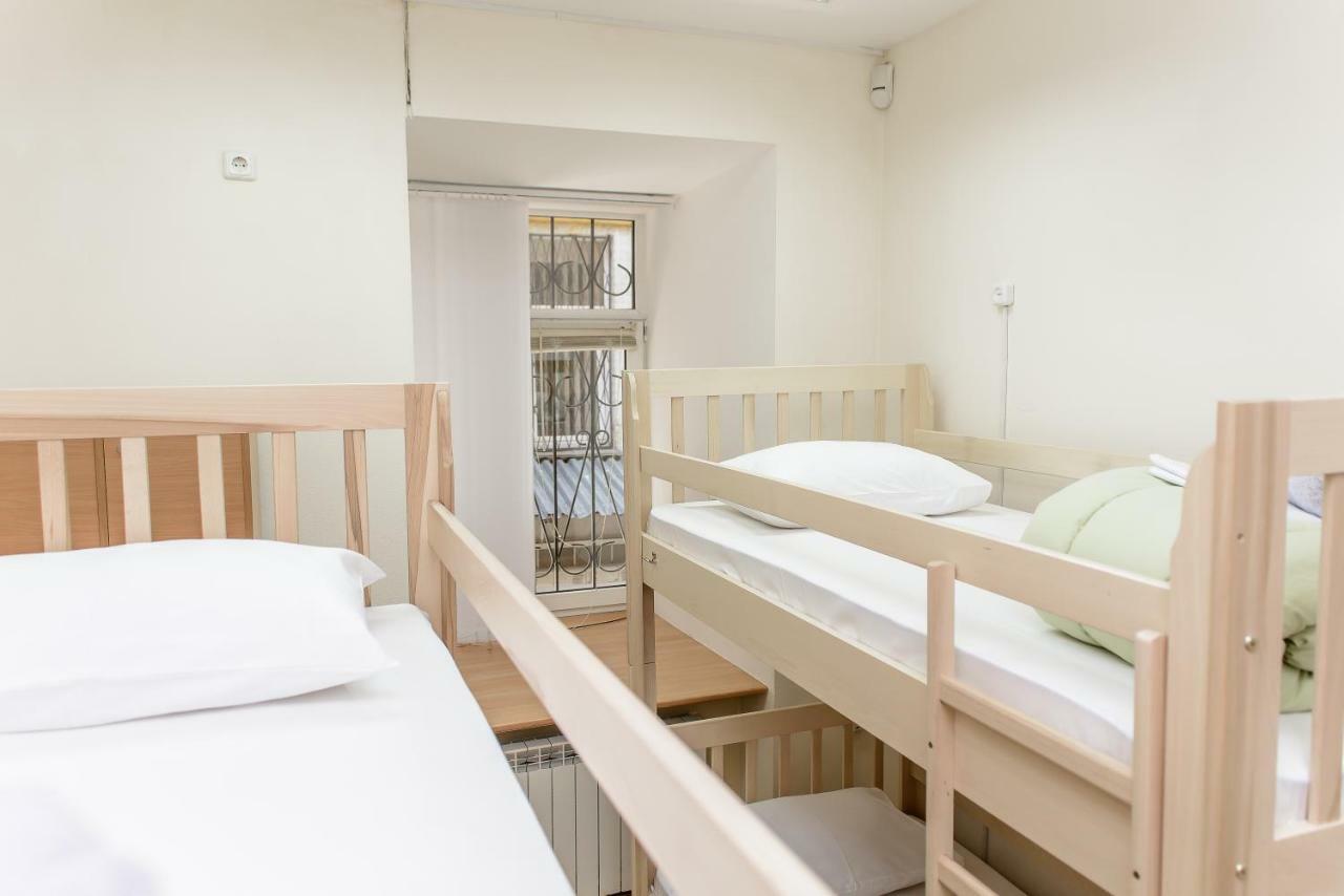 קייב Globus Lipki Hostel מראה חיצוני תמונה