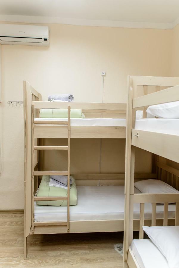 קייב Globus Lipki Hostel מראה חיצוני תמונה
